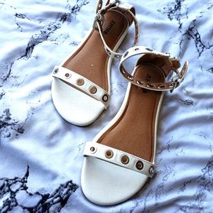 New! Bought & Never Worn Womens Shoe Size 7 white flat sandals